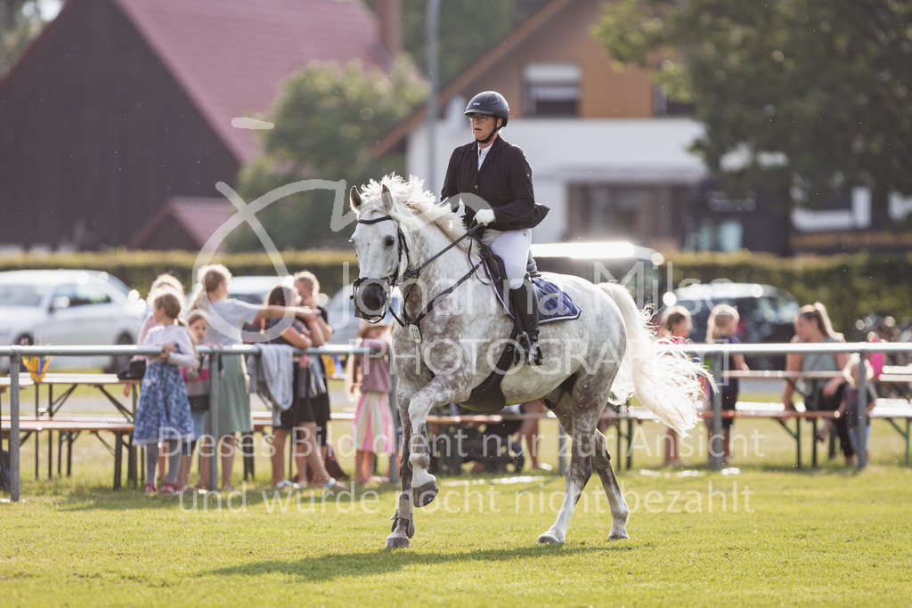 230713_LC_StilA-944 | Deine schönsten Turniermomente als professionelle Fotos! Entdecke hochwertige Pferdesport-Fotografie im Online-Shop. Jetzt Fotos finden & bestellen!