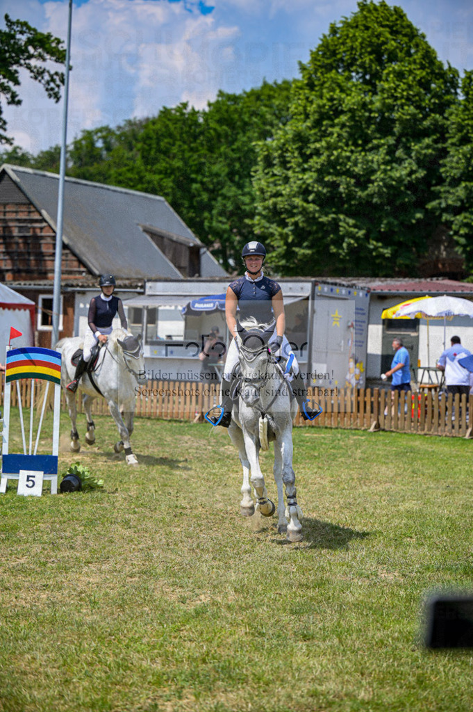 Reitturnier Voxtrup | Entdecke hochwertige Reitturnierfotos von Foto Oger. Professionell, emotional und authentisch – jetzt Lieblingsmomente im Shop bestellen.Deutschlandweite Turnierfotografie. - Realisiert mit Pictrs.com