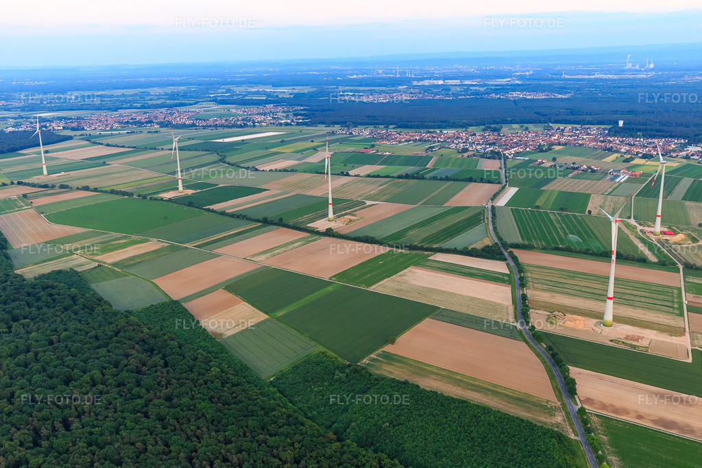 Luftbild: Hatzenbühler Windpark nach Fertigstellung in Herxheim bei Landau im Bundesland Rheinland-Pfalz in Deutschland. Foto: IMG_100633.jpg vom 01.06.2017 durch Werner Riehm/FLY-FOTO.de
