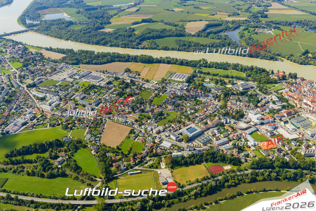 Luftaufnahme der Stadt Schärding - Die Luftaufnahme wurde 2025 vom UL-Flugzeug heraus erstellt ( keine Drohne ) - Hochauflösende Luftaufnahme - für professionelle Ausdrucke geeignet. Die Geschenkidee !Mit Lizenz und Bildrechte bestellbar