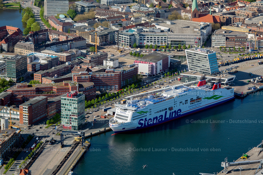3802087 | Am Schwedenkai KIEL 07.08.2020 Im Hafen ankerndes und festgemachtes Fährschiff " Stena Germanica " in Kiel im Bundesland Schleswig-Holstein, Deutschland. Weiterführende Informationen bei: Stena Line GmbH &amp; Co. KG. // Anchored and moored ferry in the harbor " Stena Germanica " in Kiel in the state Schleswig-Holstein, Germany. Further information at: Stena Line GmbH &amp; Co. KG. Foto: Gerhard Launer