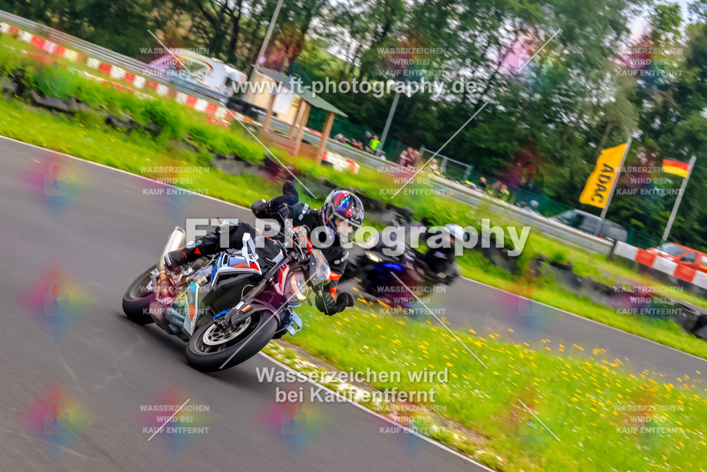 VBK-7051 | Hier findet Ihr Bilder von Touristenfahrten auf der Nürburgring Nordschleife oder von anderen Veranstaltungen die ich besucht habe. Viel Spass beim Durch Schauen 