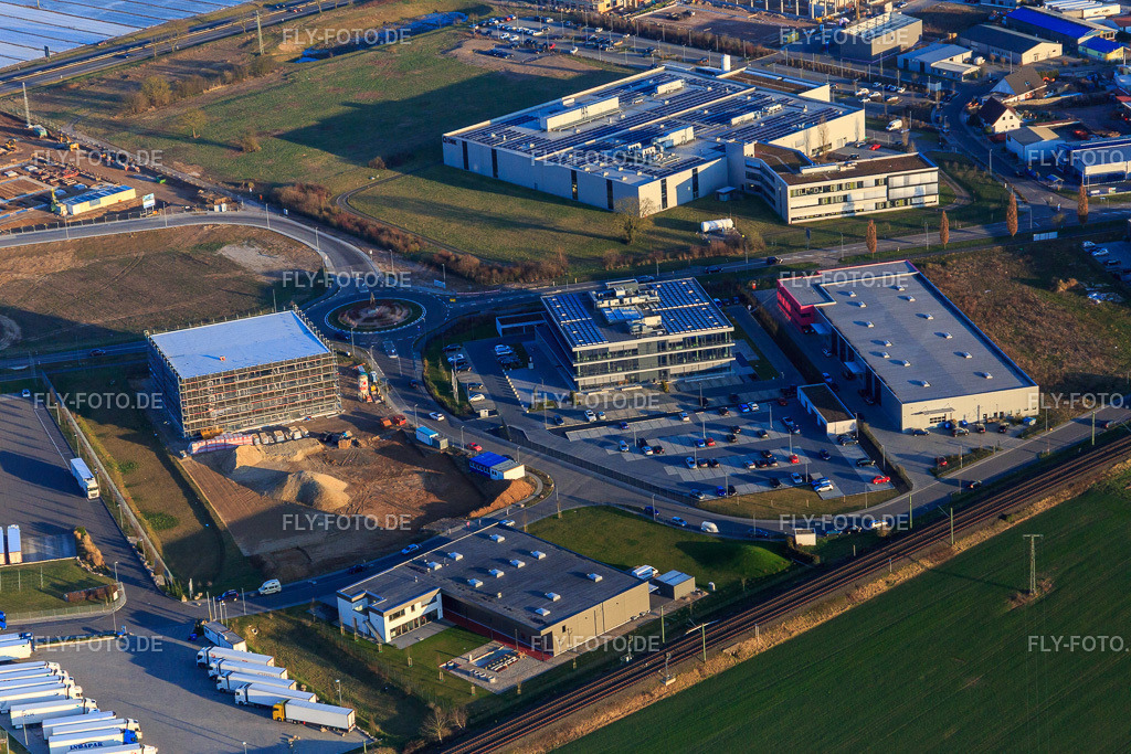 Industriegebiet Im Speyerer Tal mit TRANSAC Intern. Speditionsgesellschaft mbH, ITK Engineering GmbH und Baustelle des Neubaus der Kardex Software GmbH https://www.transac.de/ http://www.itk-engineering.de/ https://www.kardex-remstar.de/ | Luftbild: Industriegebiet Im Speyerer Tal mit TRANSAC Intern. Speditionsgesellschaft mbH, ITK Engineering GmbH und Baustelle des Neubaus der Kardex Software GmbH https://www.transac.de/ http://www.itk-engineering.de/ https://www.kardex-remstar.de/ in Rülzheim im Bundesland Rheinland-Pfalz in Deutschland. Foto: IMG_104932.jpg vom 14.03.2018 durch Werner Riehm/FLY-FOTO.de - Realisiert mit Pictrs.com