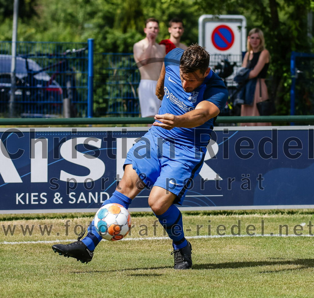 2023-07-08_038_FC_Langengeisling_gegen_TSV_Buchbach | Erding, Deutschland, 08.07.2023:
Fußball, Bezirksliga Oberbayern Ost 2023 / 2024, Testspiel, FC Langengeisling gegen TSV Buchbach, Endergebnis: 0:6

Andreas Buchberger (FC Langengeisling, #8)

Foto: Christian Riedel / fotografie-riedel.net