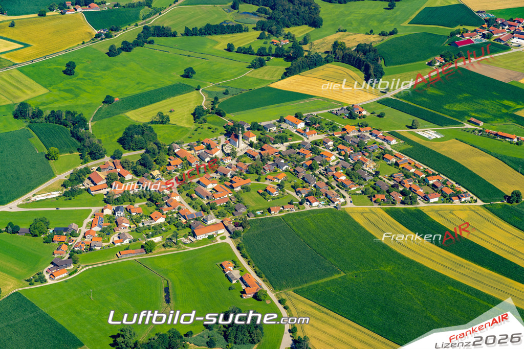 Aktuelles Luftbild von Törring Tittmoning - Die Luftaufnahme wurde 2022 mittels UL-Flugzeug erstellt ( keine Drohne ) - hochauflösende Kamera-Systeme von  Canon -Beste Qualität - Für grossformatige Ausdrucke geeignet. Die Geschenkidee !