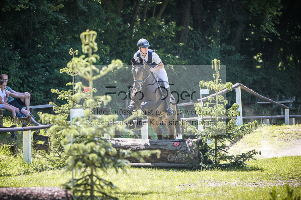 DOS_6294 | Entdecke hochwertige Reitturnierfotos von Foto Oger. Professionell, emotional und authentisch – jetzt Lieblingsmomente im Shop bestellen.Deutschlandweite Turnierfotografie. - Realisiert mit Pictrs.com