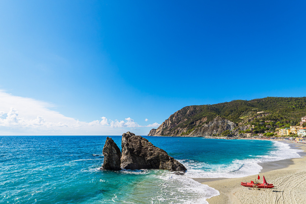 Strand in Monterosso al Mare an der Mittelmeerküste in Italien | Strand in Monterosso al Mare an der Mittelmeerküste in Italien.