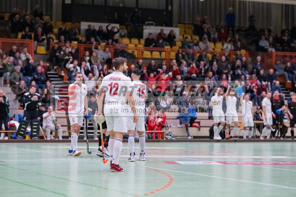HK_20230113_102778 | 1. Bundesliga ( Halle ) Herren Crefelder HTC - DSD Düsseldorf am 13.1.2023 Crefelder HTC  ( CHTC ) Halle Glockenspitz , Krefeld , Boomes Anton ( Crefelder HTC #23 ) , Bachmann Lucas Maximilian ( Crefelder HTC #15 )
