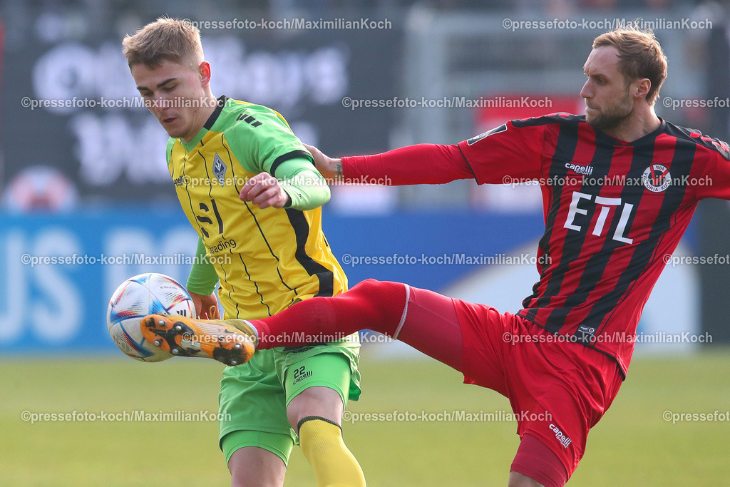 Koe3Liga29012303230 | 29.01.2023, Köln, Sportpark Höhenberg, 20. Spieltag, bwin 3. Liga Fußball Herren, Saison 2022 2023, FC Viktoria Köln – SV Waldhof Mannheim: Marten Winkler von SV Waldhof Mannheim im Zweikampf mit Marcel Risse von FC Viktoria Köln. DFB regulations prohibit any use of photographs as image sequences and or quasi-video.