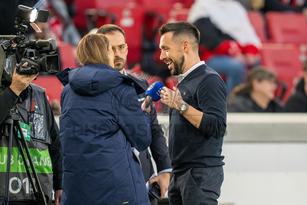 VfB Stuttgart vs. FC Porto, Fussball, Europa League, Achtelfinale, Hinspiel, 12.03.2026 | Francesco Farioli (Trainer FC Porto) beim Interview vor dem Spiel,VfB Stuttgart vs. FC Porto, Fussball, Europa League, Achtelfinale, Hinspiel, 12.03.2026Foto: photosbyphips/Philip Ziegler