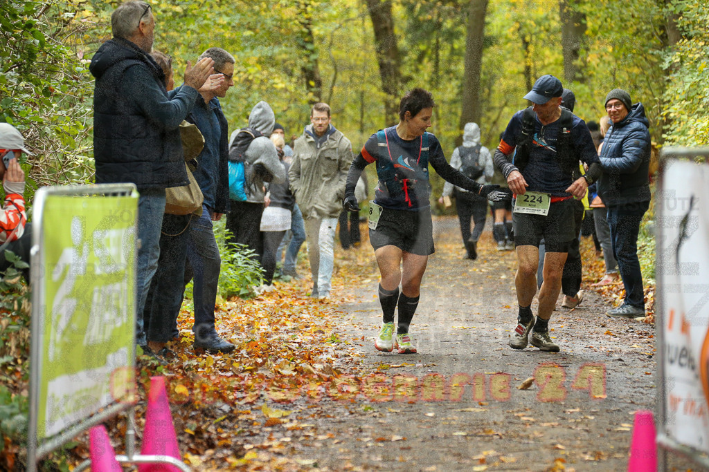 251026_1316_EX1_3064 | Sportfotografie im Rhein-Sieg Kreis, Köln, Bonn, NRW, Rheinland Pfalz, Hessen, etc. Unser Tätigkeitsfeld umfasst den Laufsport vom Volkslauf über den Marathon, Duathlon, Triathon bis zum Ultralauf wie Kölnpfad Ultra oder Schindertrail.