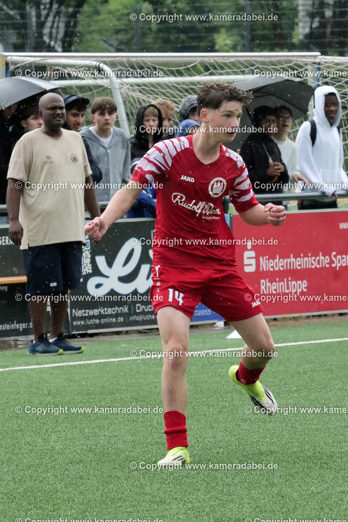 Fußball : C-Junioren : Aufstieg Regionalliga West : SUS 09 Dinslaken - Vfb 03 Hilden am 04.06.2026 in Dinslaken | Fußball : C-Junioren : Aufstieg Regionalliga West : SUS 09 Dinslaken (rotr Trikots)- Vfb 03 Hilden (weiße Trikots) am 04.06.2026 in Dinslaken - Realisiert mit Pictrs.com