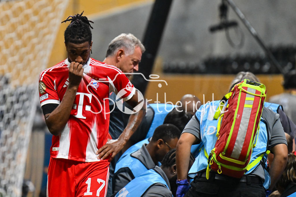 Paris Saint Germain - FC Bayern München | entsetzten auf dem Platz nach der schweren Verletzung von Jamal MUSIALA (FC Bayern Muenchen 42) / FIFA Club World Cup: Paris Saint Germain - FC Bayern Muenchen, Mercedes Benz Stadium am 05.07.2025 / NOT FOR SALE IN USA / Michael OLISE (FC Bayern Muenchen 17)