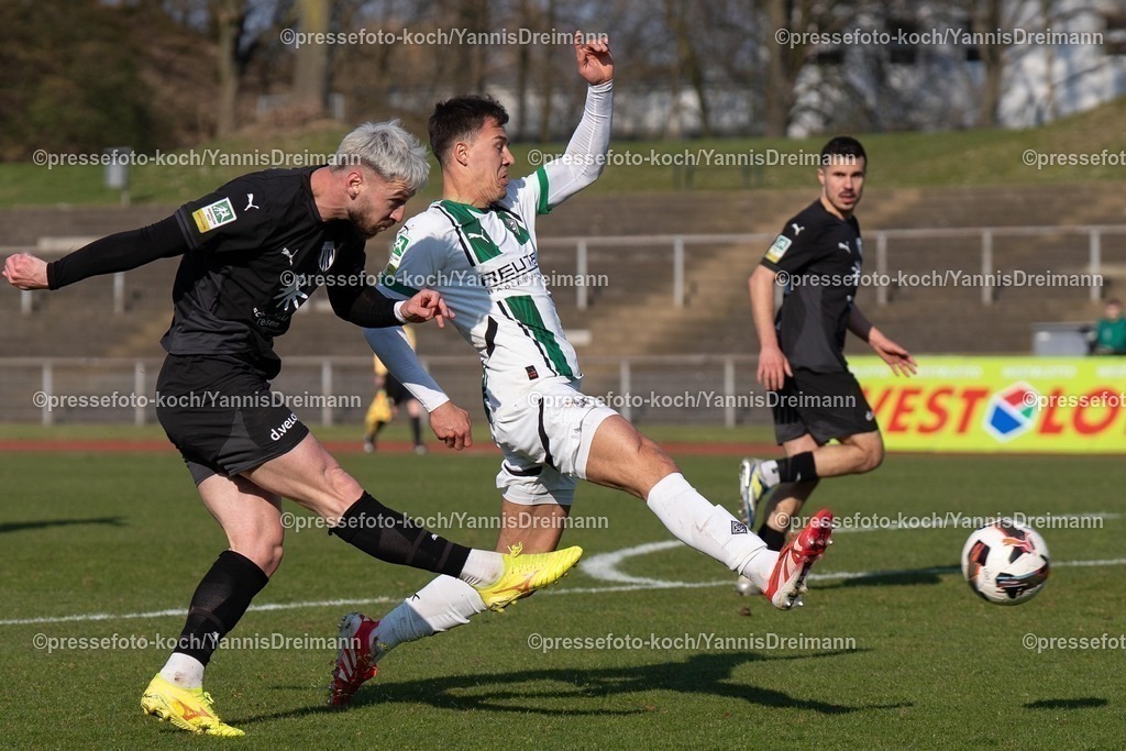 xYDR15032501088 | 15.03.2025, xydrx, Fußball, Borussia Mönchengladbach II (U23) - 1.FC Bocholt, Regionalliga West, Grenzlandstadion: Cedric Euschen (1. FC Bocholt #9) im Zweikampf gegen Noah Pesch (Borussia Moenchengladbach II #19)