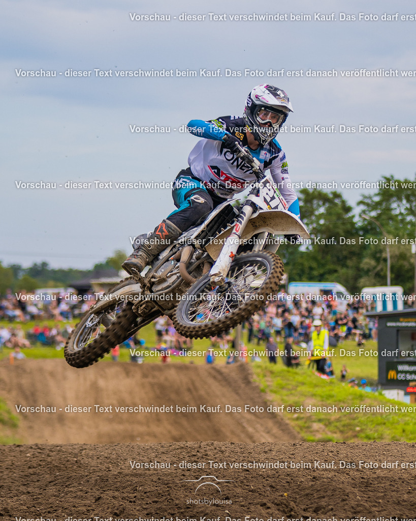 09_21_LM_Schenkenhorst-2571 | Sportfotografin aus Berlin-Brandenburg mit Fokus auf Motocross. Ich halte deine sportliche Leistung und echte Emotionen auf und neben der Strecke professionell fest. Entdecke die Fotos von deinem Rennen und bestelle sie direkt hier im Shop.