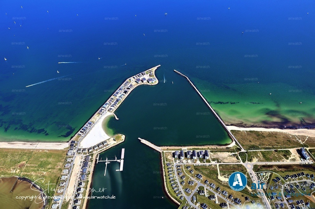 Luftbilder Ostseefjord Schlei, Maasholm, Port Olpenitz, Schleimünde | Ostsee Resort Olpenitz – Exklusive Ferienunterkünfte - Gäste profitieren von direktem Zugang zum Yachthafen, Wanderwegen, Fahrradverleih und saisonalen Veranstaltungen. Die Lage ermöglicht Tagesausflüge nach Kappeln, Schleimünde oder sogar nach Flensburg und Dänemark.