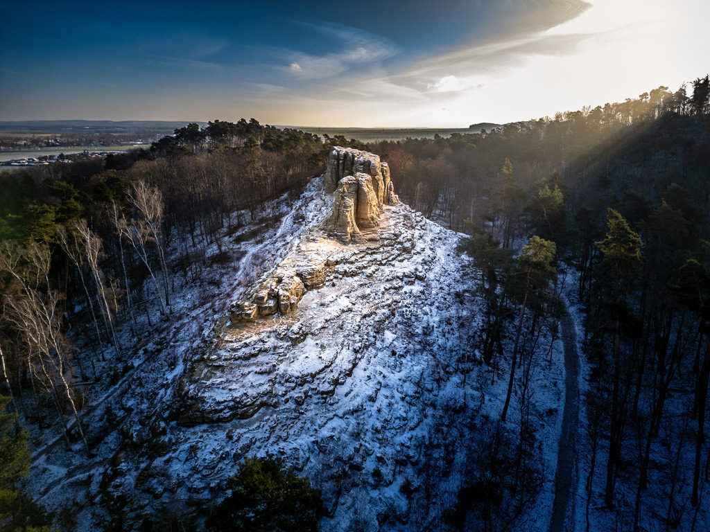 Wintermorgen in den Klusfelsen | Wir machen aus Ihren Bildern Erinnerungen für die Ewigkeit | Hochwertige Fotografien für Ihr zu Hause. - Realisiert mit Pictrs.com