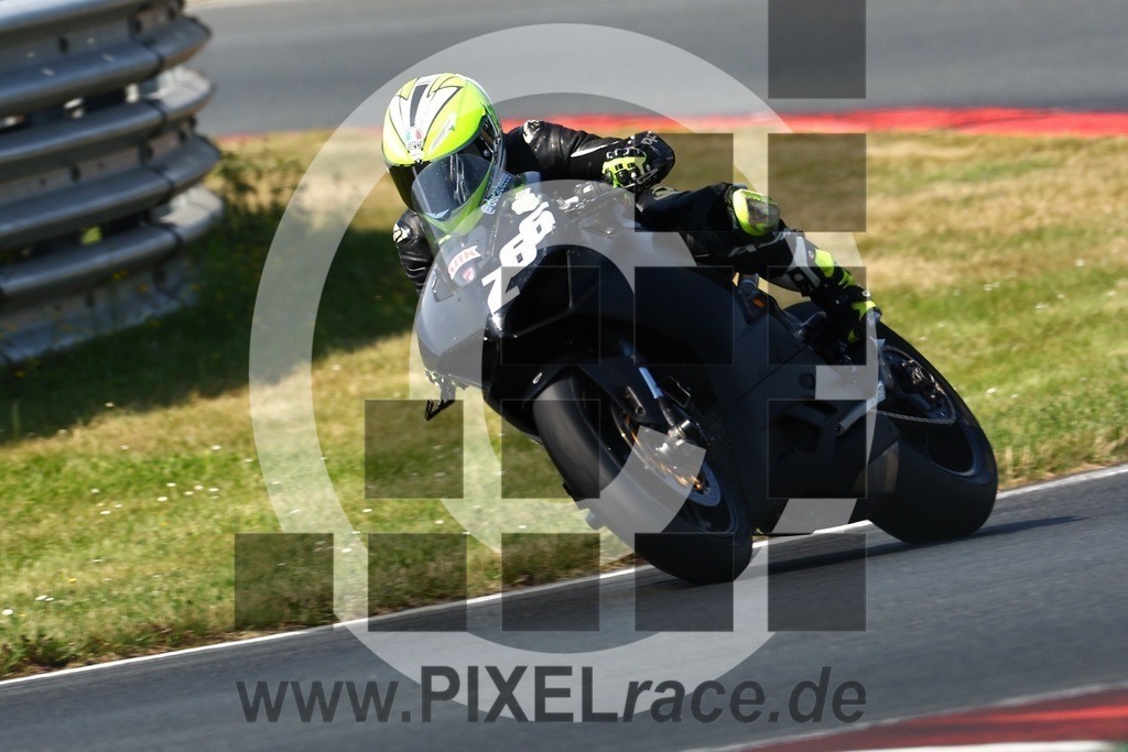 0266-20240721_05015 | Schöne Erinnerungen an spannende Momente - das festzuhalten ist unser Job. PIXELrace.de ist seit 2003 auf den Rennstrecken Europas unterwegs um die Action draußen beim Fahren und die wunderbare Stimmung imm Fahrerlager für euch einzufangen.