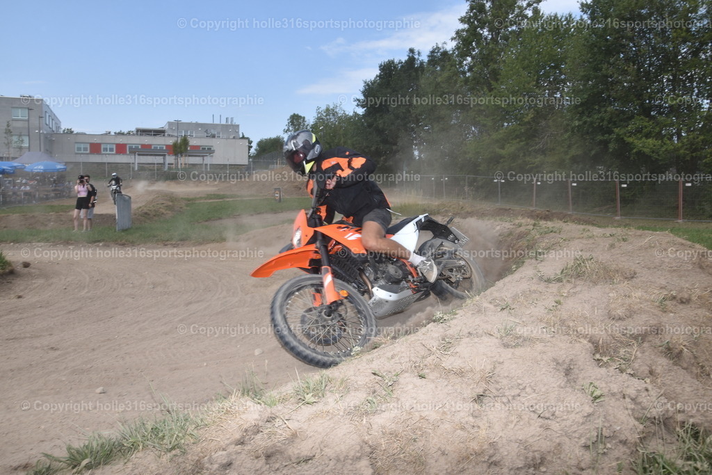 DSC_0501 | Sportfotografie , Motorsport, Motoross, Reitsport, Mointainbike, Enduro,
Landschaft , Outdoor, Eventfotografie, Landschaft, Bilder online bestellen - Realisiert mit Pictrs.com