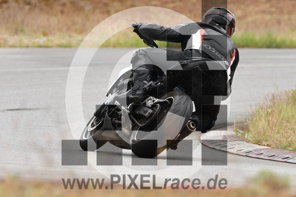 0213-20250530_12749 | Schöne Erinnerungen an spannende Momente - das festzuhalten ist unser Job. PIXELrace.de ist seit 2003 auf den Rennstrecken Europas unterwegs um die Action draußen beim Fahren und die wunderbare Stimmung imm Fahrerlager für euch einzufangen.