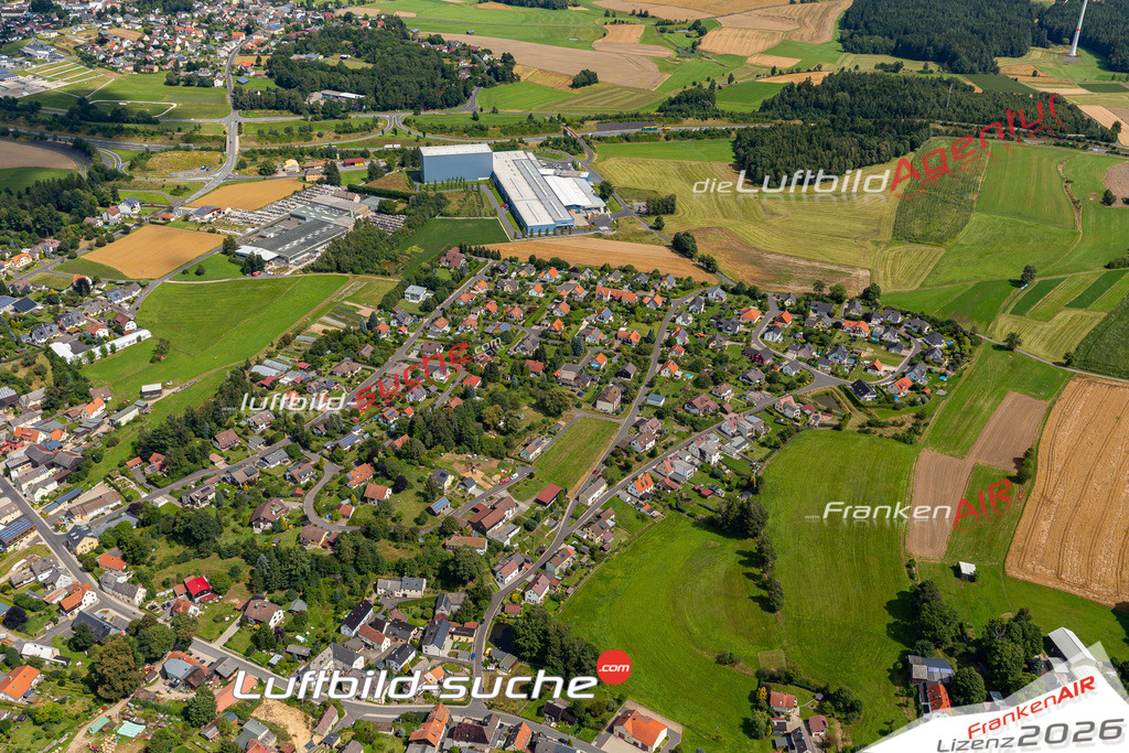 Aktuelles Luftbild von  Höchstädt im Fichtelgebirge Kauf mit Lizenz / Bildrechten möglich- Die Luftaufnahme wurde 2021 mittels UL-Flugzeug erstellt ( keine Drohne ) - hochauflösende Kamera-Systeme von  Canon -Beste Qualität - Für grossformatige Ausdrucke geeignet. Die Geschenkidee !