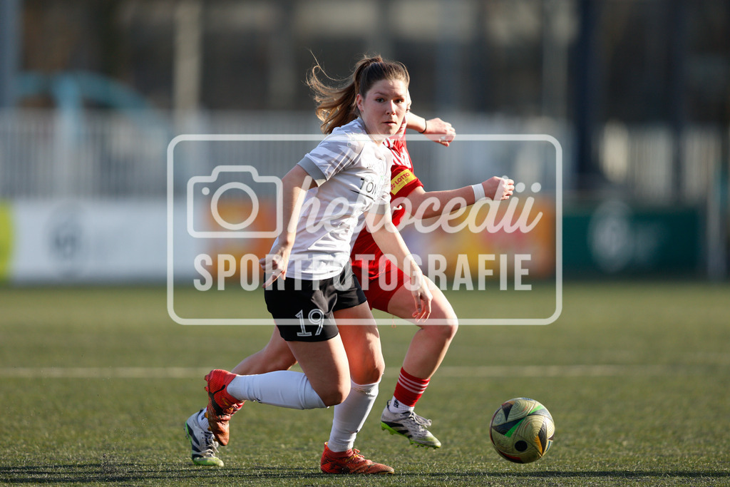Fußball I Frauen I Saison 2025-2026 I Testspiel I FSV Gütersloh - SpVg Aurich-72 | Pauline Berning (19, FSV Gütersloh) - Realisiert mit Pictrs.com
