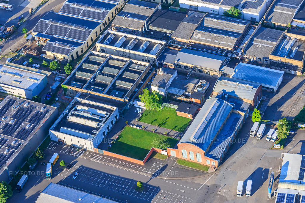 Luftbild: alte Schildkrötfabrik aus Norden im Ortsteil Neckarau in Mannheim im Bundesland Baden-Württemberg in Deutschland. – Foto: IMG_157192.jpg vom 18.06.2026 durch Werner Riehm/FLY-FOTO.de – Auflösung des Originals: 5123 x 3415 px – AlteSchildkrötfabrik