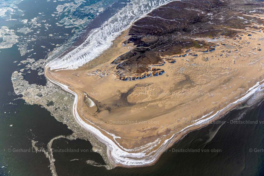 4044295 | BALTRUM 14.02.2021 Blick auf die Küsten- Landschaft am Sandstrand des Ost- Endes der Nordsee- Insel Norderney mit Blick auf die Insel Baltrum im Bundesland Niedersachsen. // Coastline on the sandy beach of North Sea Island Norderney with view to the isalnd of Baltrum in the state Lower Saxony. Foto: Gerhard Launer