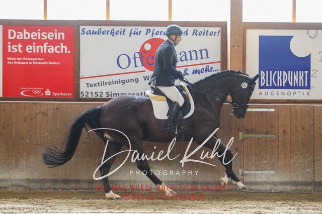 DKP43148 | Turnierfotos kaufen im Webshop von Daniel Kuhl Photography – entdecke professionelle Reitsportfotos aus Turnieren & Events. Hochwertige Turnierbilder online bestellen & sichern. Jetzt Fotos von Reitsportturnieren kaufen!