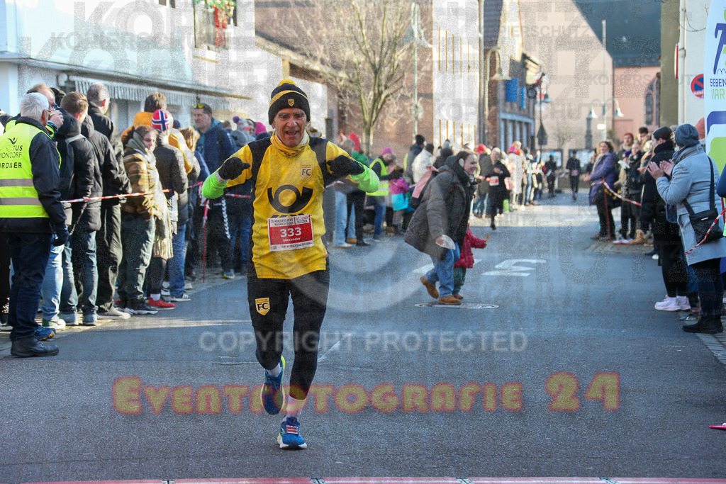 241201_1233_EX1_2670 | Sportfotografie im Rhein-Sieg Kreis, Köln, Bonn, NRW, Rheinland Pfalz, Hessen, etc. Unser Tätigkeitsfeld umfasst den Laufsport vom Volkslauf über den Marathon, Duathlon, Triathon bis zum Ultralauf wie Kölnpfad Ultra oder Schindertrail.