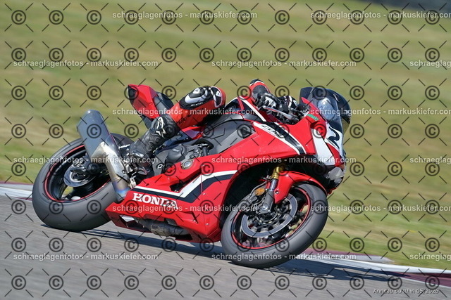 26BT02-0911 | markuskiefer.com - Realisiert mit Pictrs.com