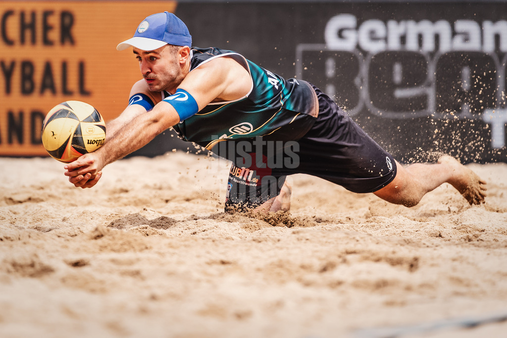 Beachvolleyball | Frauen | Allianz German Beach Tour 2025 | Tourstop Hamburg | 30.05.2025 | Tilo Rietschel springt zum Ball