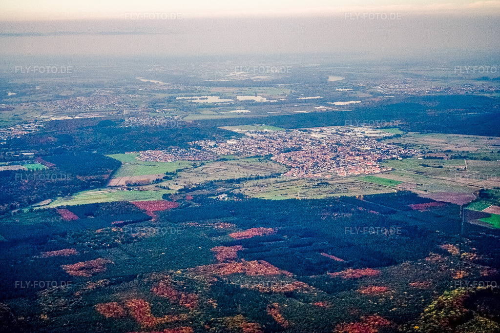 Luftbild: Ortsansicht von Südosten im Ortsteil Kirrlach in Waghäusel im Bundesland Baden-Württemberg in Deutschland. Foto: IMG_14168.jpg vom 12.10.2008 durch Werner Riehm/FLY-FOTO.de