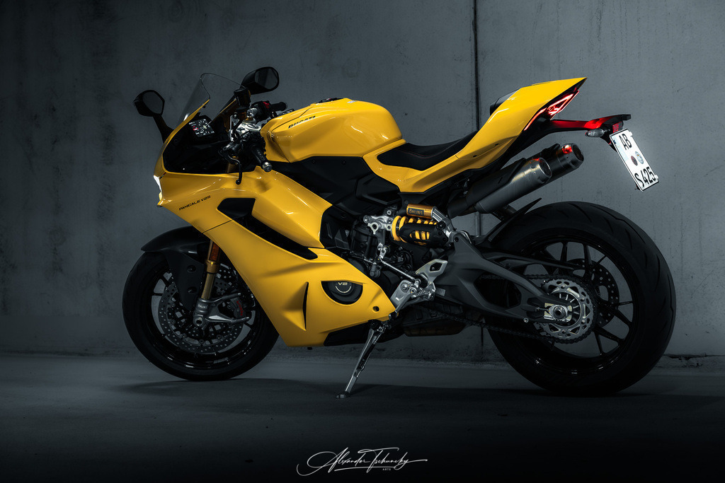Ducati Panigake V2S | Entdecken Sie die faszinierende Welt von Alexander Tschuncky Arts: Kreative Fotografie, atemberaubende Automobilkunst und hochwertiger Bilderdruck. Lassen Sie sich inspirieren! - Realisiert mit Pictrs.com