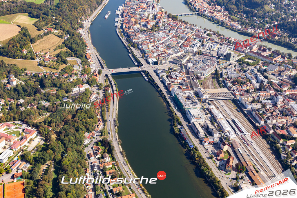 Das Luftbild der Stadt Passau wurde 2020 vom Flugzeug heraus erstellt (keine Drohne) Aufnahmehöhe ca.400 Meter- hohe Auflösung und Qualität garantiert!