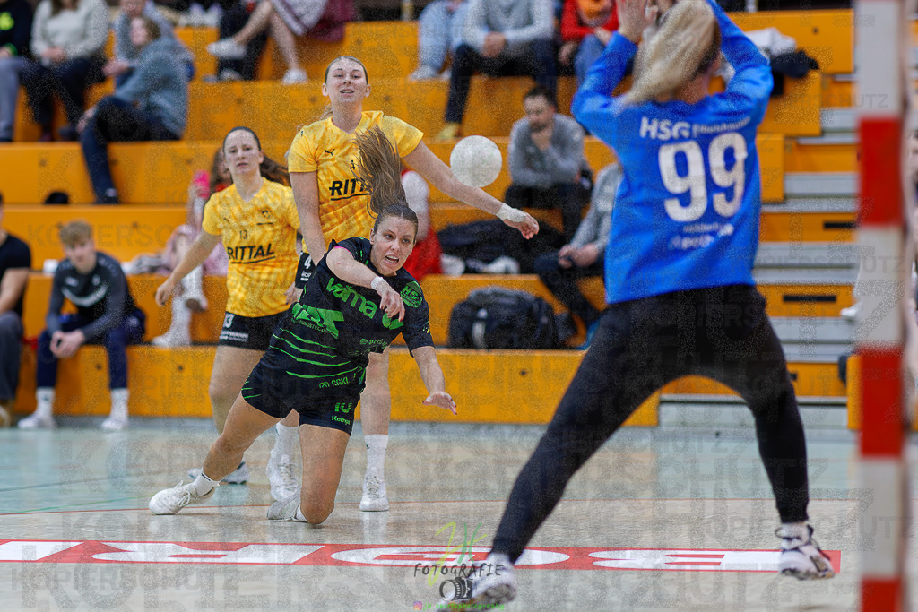 Frauen Oberliga Mitte (HHV); HSG Kleenheim/Langgöns II - HSG Eibelshausen/Ewersbach | Frauen Oberliga Mitte (HHV); HSG Kleenheim/Langgöns II - HSG Eibelshausen/Ewersbach am 01.11.2025 in Oberkleen (Weidig-Halle)Photo © 2025 - Jörg Heinrich - Realisiert mit Pictrs.com
