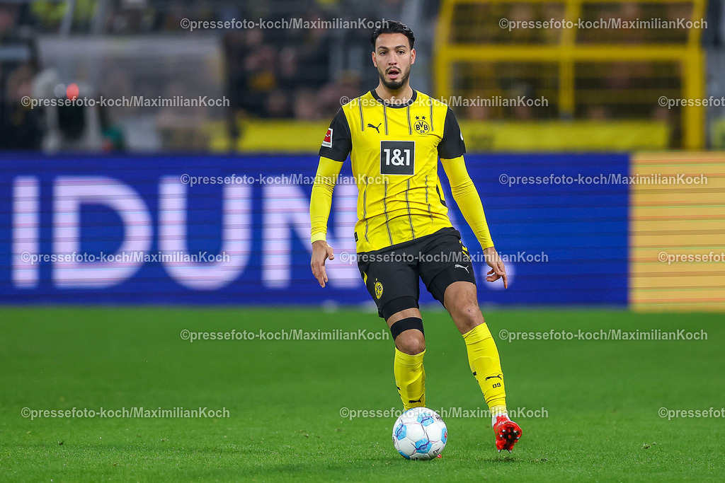 BVB15122402182 | 15.12.2024, Fußball, Borussia Dortmund - TSG 1899 Hoffenheim, 1. Fußball Bundesliga, 14. Spieltag, Signal Iduna Park, Saison 2024 2025: Ramy Bensebaini (BVB #5)DFB regulations prohibit any use of photographs as image sequences and or quasi-video.
