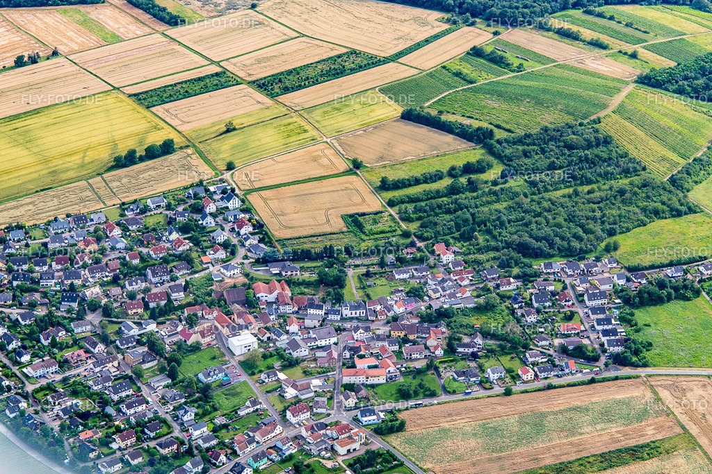 Ortsansicht | Luftbild: Ortsansicht im Ortsteil Burg Layen in Dorsheim im Bundesland Rheinland-Pfalz in Deutschland. Foto: IMG_142156.jpg vom 07.07.2024 durch Werner Riehm/FLY-FOTO.de - Realisiert mit Pictrs.com