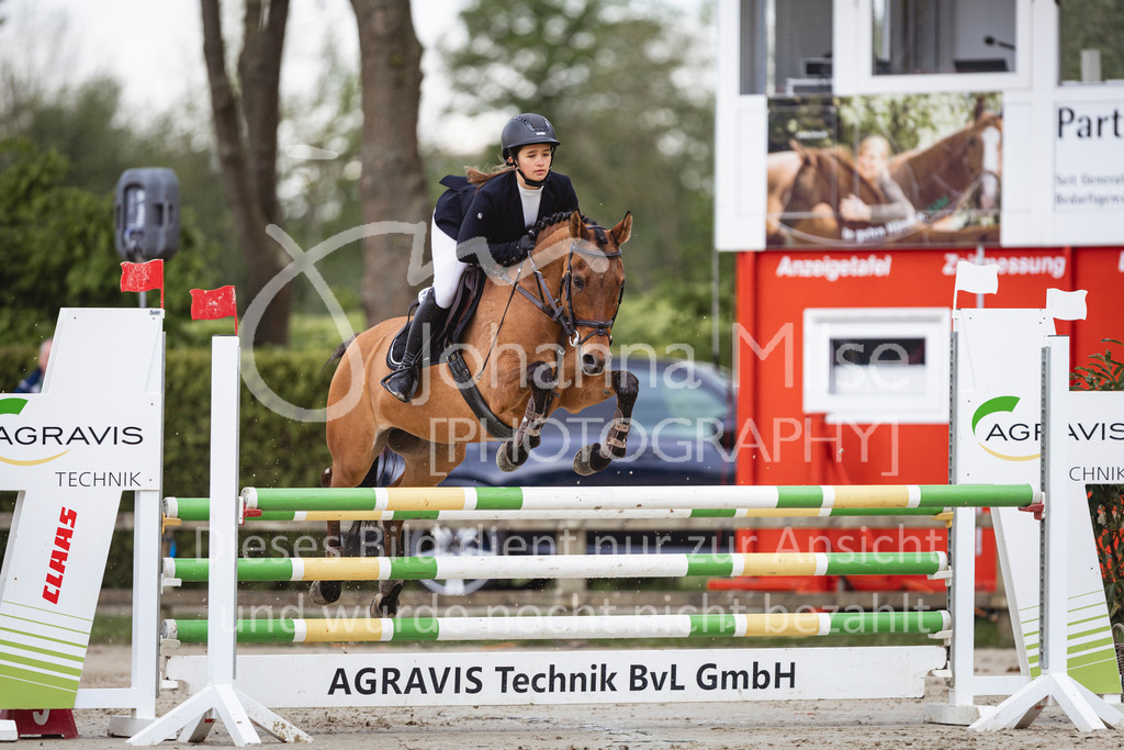 240504_PonyTrophy-154 | Deine schönsten Turniermomente als professionelle Fotos! Entdecke hochwertige Pferdesport-Fotografie im Online-Shop. Jetzt Fotos finden & bestellen!