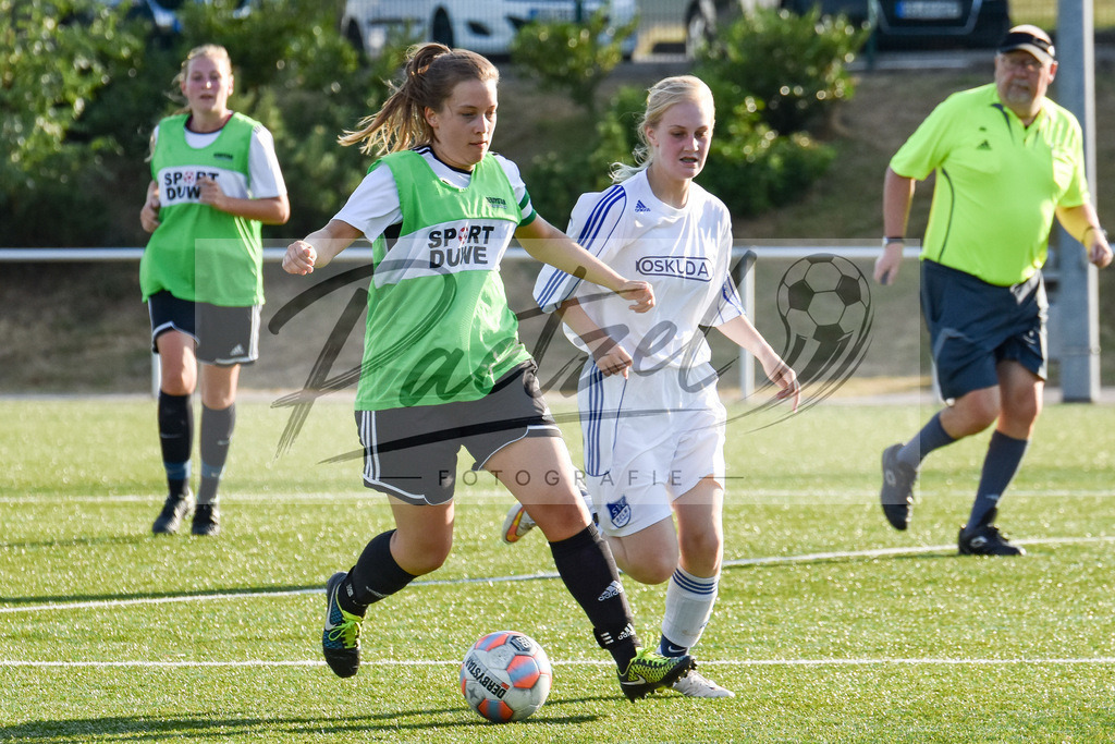 20180811_BORBEL_0019 | Fußball, Frauen:   beim Spiel der 1. Kreisklasse zwischen SG Borgloh/Kloster Oesede vs. SVC Belm-Powe am 11.08.2018 auf dem Kunstrasenplatz Borgloh in Borgloh, Deutschland.(Foto von Nico Paetzel) - Realisiert mit Pictrs.com