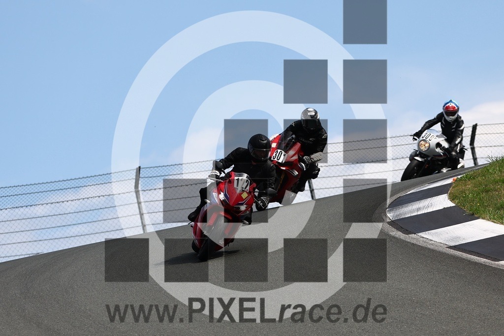0301-20260907_03210 | Schöne Erinnerungen an spannende Momente - das festzuhalten ist unser Job. PIXELrace.de ist seit 2003 auf den Rennstrecken Europas unterwegs um die Action draußen beim Fahren und die wunderbare Stimmung imm Fahrerlager für euch einzufangen.
