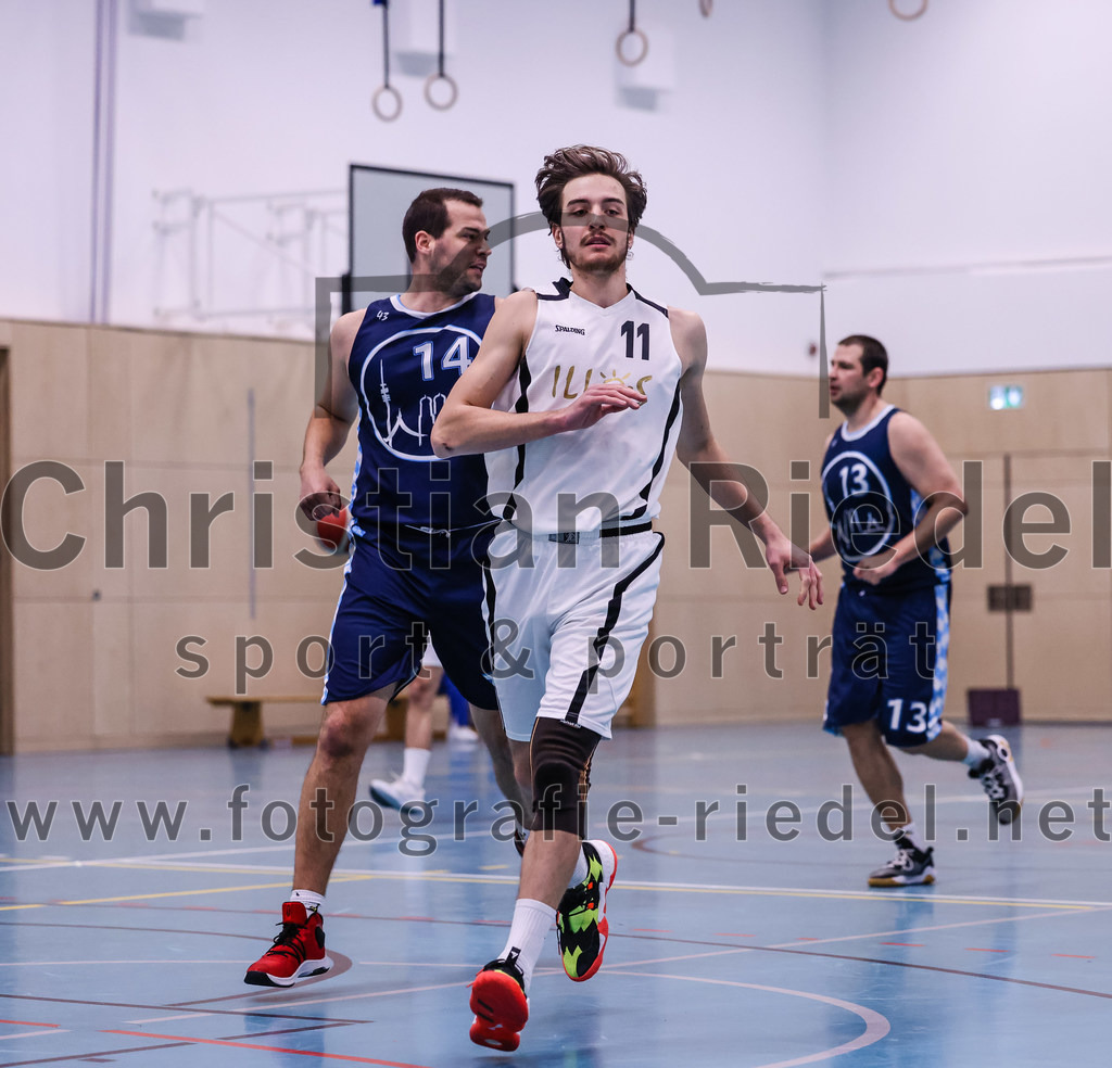 2022-04-03_013_TSV_Vaterstetten_gegen_SV_Weissblau-Allianz_Muenchen | Vaterstetten, Deutschland, 03.04.2022:
Basketball, Bezirksoberliga Herren 2021 / 2022, 14. Spieltag, TSV Vaterstetten gegen SV Weißblau-Allianz München, Endergebnis: 86:54

Christian Metzner (SV Weißblau-Allianz München, #14), Finn Liebig (TSV Vaterstetten, #11), Peter Fabian Klemm (SV Weißblau-Allianz München, #13)

Foto: Christian Riedel / fotografie-riedel.net