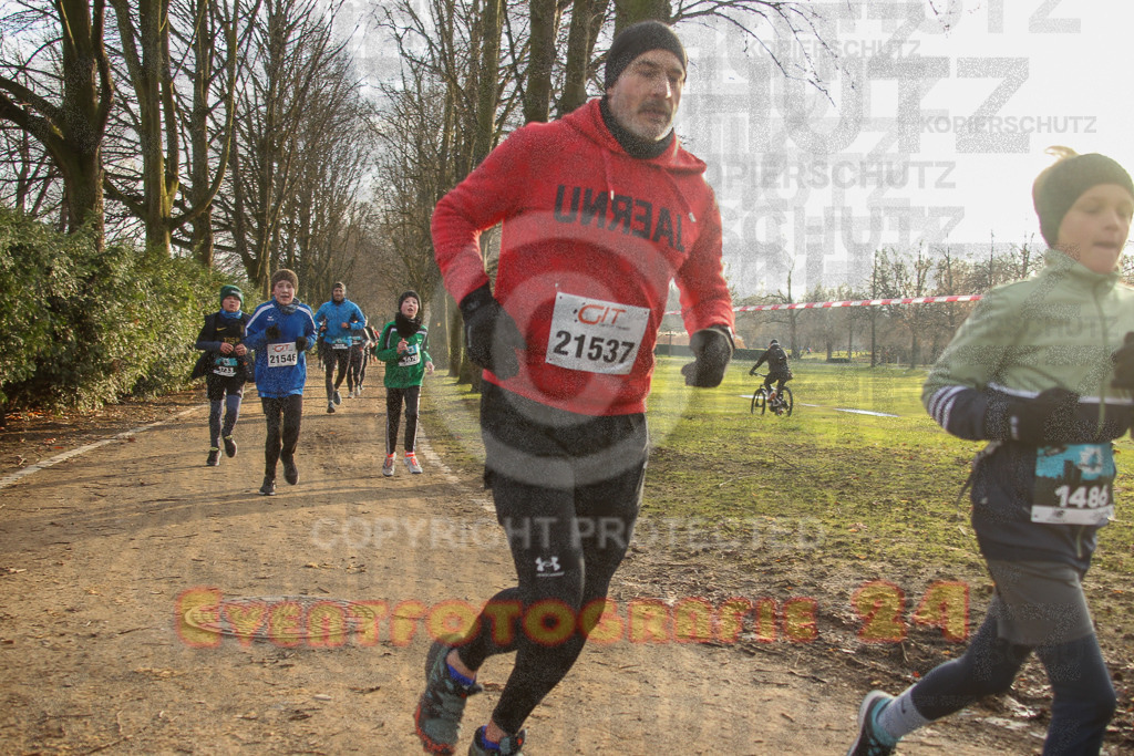 241231_1018_EV4_3741 | Sportfotografie im Rhein-Sieg Kreis, Köln, Bonn, NRW, Rheinland Pfalz, Hessen, etc. Unser Tätigkeitsfeld umfasst den Laufsport vom Volkslauf über den Marathon, Duathlon, Triathon bis zum Ultralauf wie Kölnpfad Ultra oder Schindertrail.