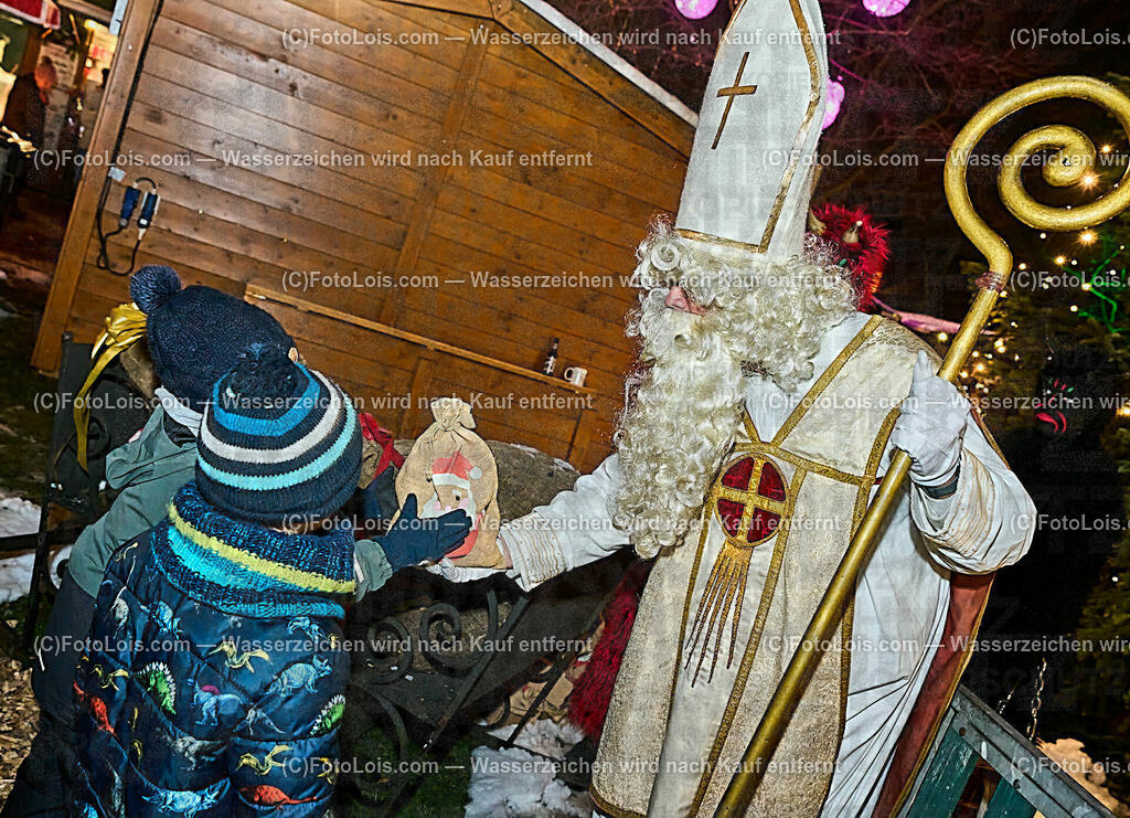 ALP4888_Wieselburger Advent_NikolausAbend | (C)FotoLois.com, Alois Spandl, WIESELBURGER ADVENT, der Nikolaus kommt zu den Kindern und bringt Geschenke, Fr 8. Dez. 2023.