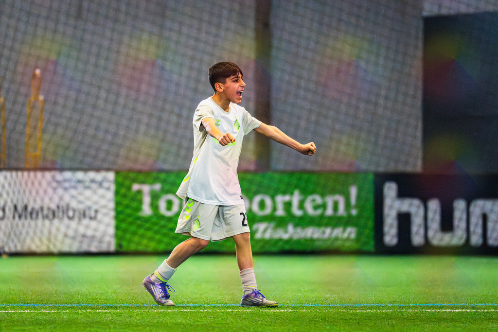 _BLR8899 | Professionelle Fußball- und Sportfotografie. Spielbilder online ansehen und kaufen – Einzelbilder oder komplette Galerien in hoher Qualität. - Realisiert mit Pictrs.com
