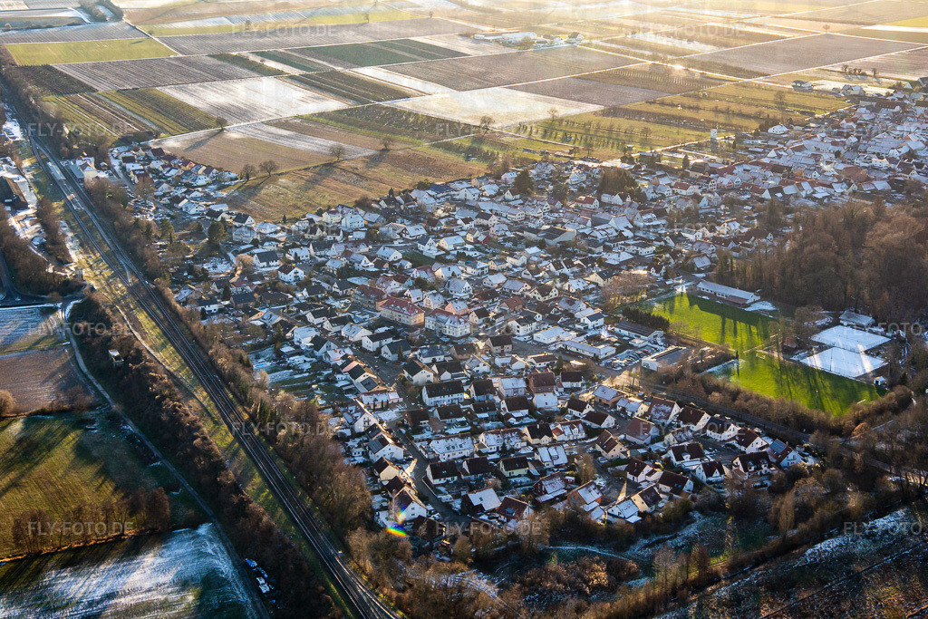 Steinweilerer Straße im Winter bei Schnee von Nordosten | Luftbild: Steinweilerer Straße im Winter bei Schnee von Nordosten in Winden im Bundesland Rheinland-Pfalz in Deutschland. Foto: IMG_139785.jpg vom 16.01.2024 durch ©2025 Werner Riehm fly-foto.de/copyright - Realisiert mit Pictrs.com