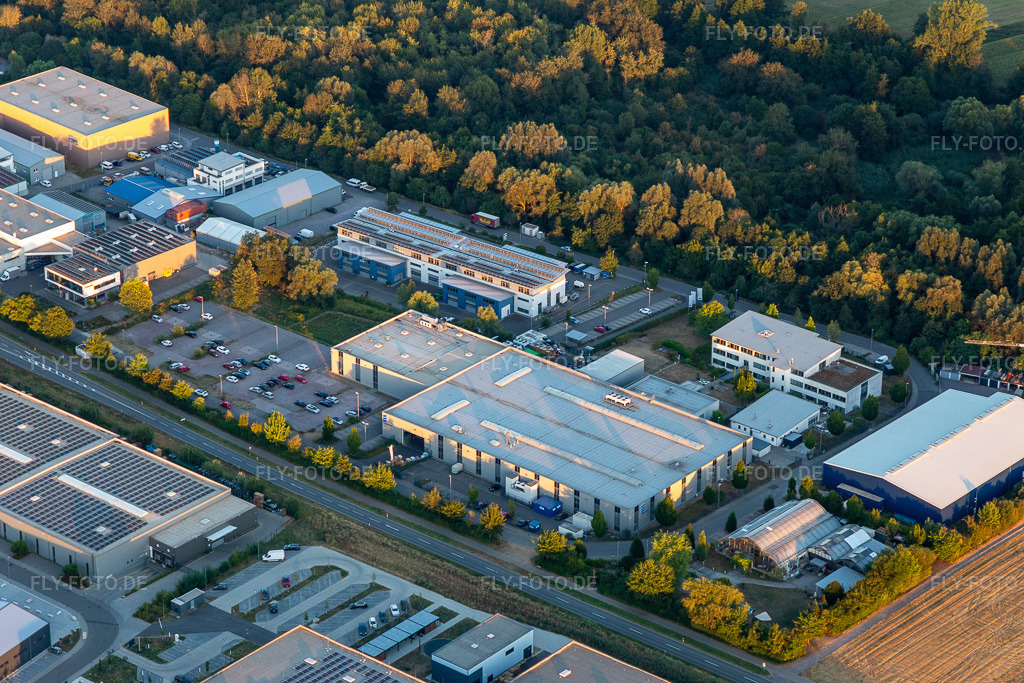 Luftbild: Eberspächer catem GmbH & Co. KG in Herxheim bei Landau im Bundesland Rheinland-Pfalz in Deutschland. Foto: IMG_133862.jpg vom 16.08.2022 durch Werner Riehm/FLY-FOTO.deWWW.EBERSPAECHER.COM