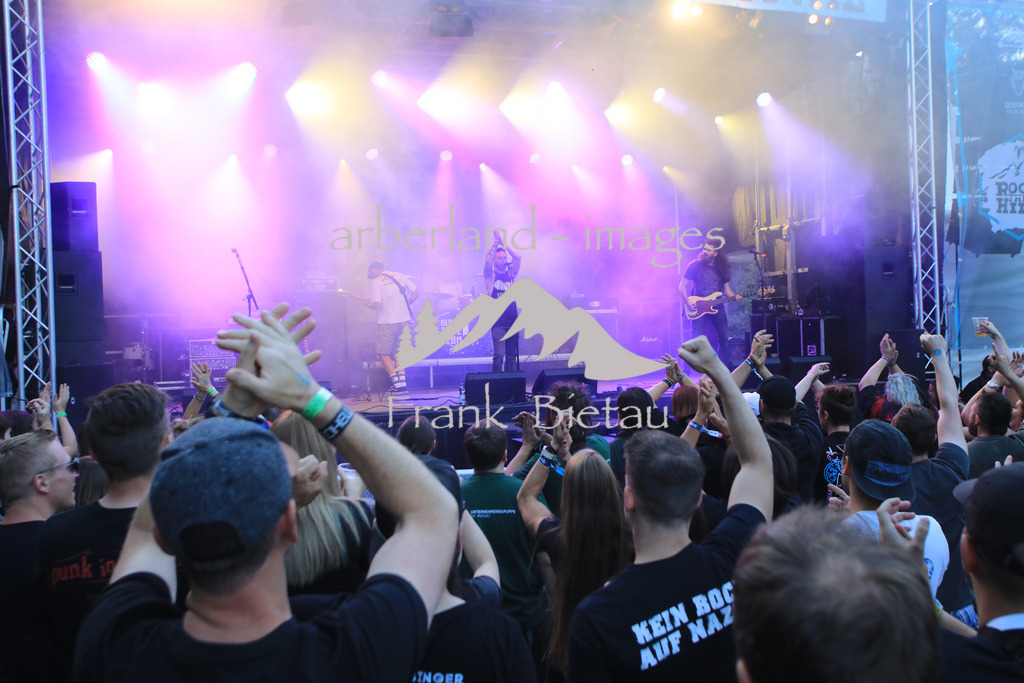 OE7A5122 | verschiedene Bands heizen dem Publikum richtig ein