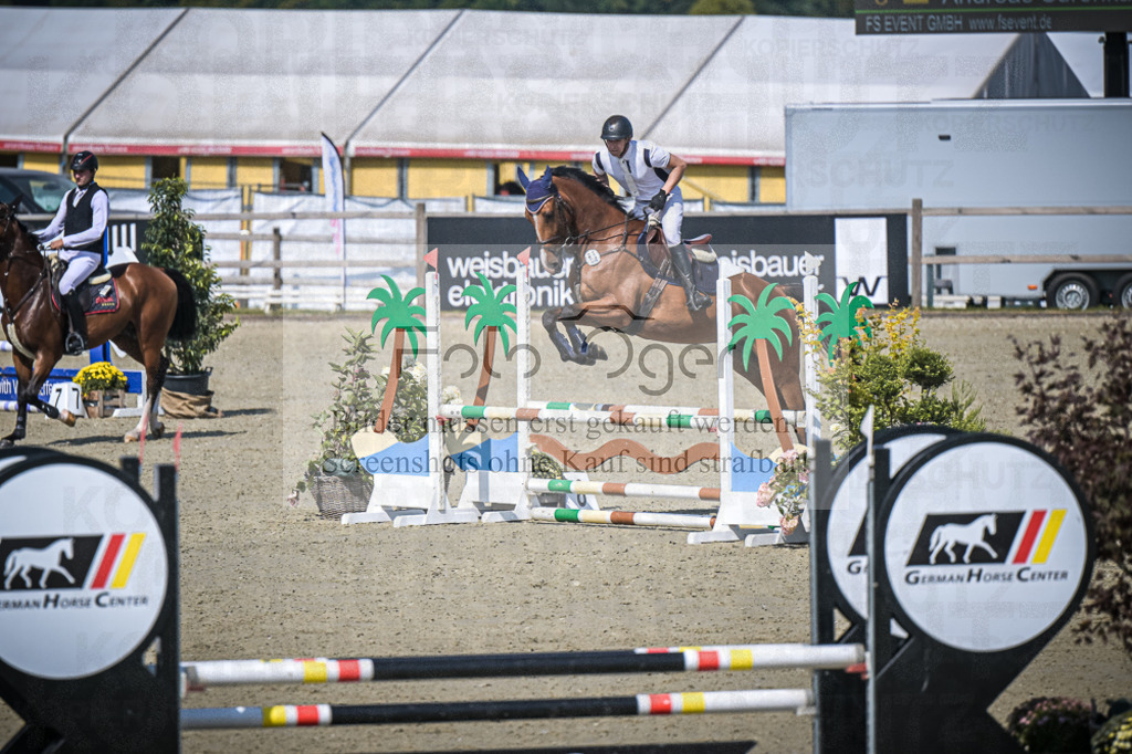 DOS_2899 | Entdecke hochwertige Reitturnierfotos von Foto Oger. Professionell, emotional und authentisch – jetzt Lieblingsmomente im Shop bestellen.Deutschlandweite Turnierfotografie. - Realisiert mit Pictrs.com