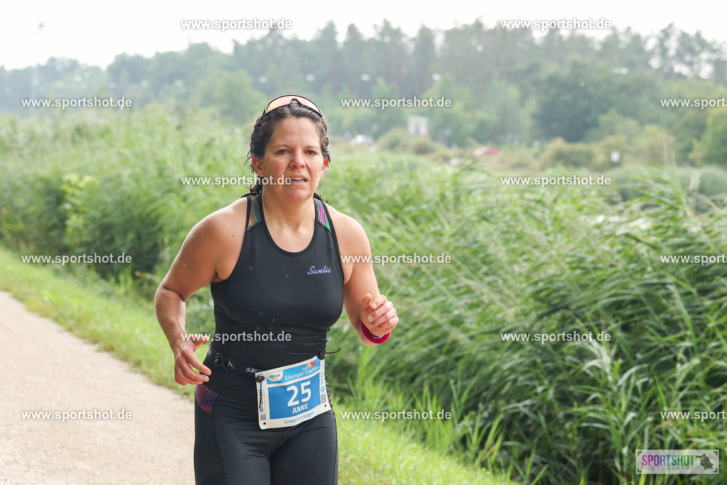 LUR_1464 | 34. M-net Erlanger Triathlon 2025 #erlangertriathlon  #mnettriathlon2025 #mnettriathlon #team #olympischedistanz #mitteldistanz #triathlon #maindonaukanal  #erlangertriathlon2025 #yourpictrs #tv1848 #tv1848erlangen  #triathlonbayern #sportinerlangen #demsportverbunden #sportshot_your_pictrs Copyright: www.sportshot.de